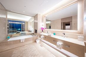 FIVE LUXE
