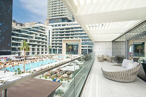 FIVE LUXE