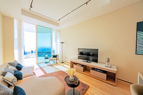 FIVE LUXE