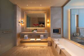 FIVE LUXE