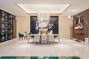 FIVE LUXE