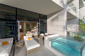 FIVE LUXE