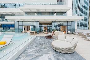 FIVE LUXE