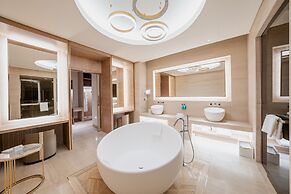 FIVE LUXE