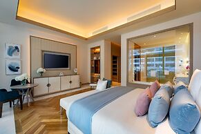 FIVE LUXE