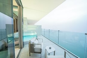 FIVE LUXE