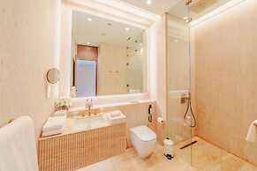 FIVE LUXE