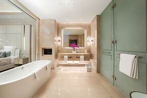 FIVE LUXE