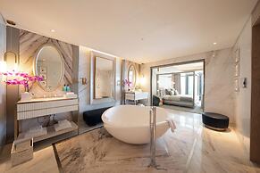 FIVE LUXE