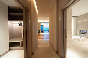 FIVE LUXE
