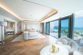 FIVE LUXE