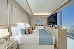 FIVE LUXE