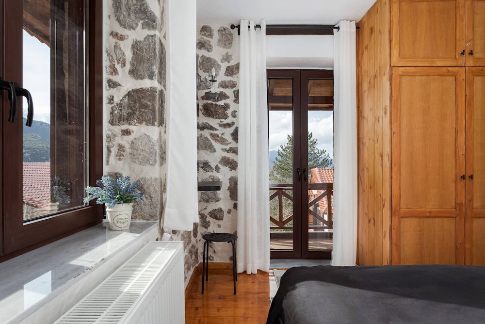 Parnassus Woodstone Chalets- N1- N2- N3