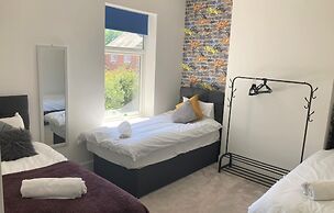 Lovely 4-bed House in Central Wolverhampton
