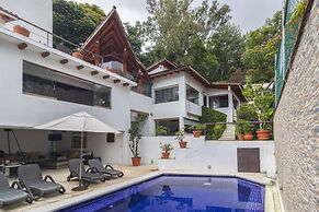 Lake view house with private pool
