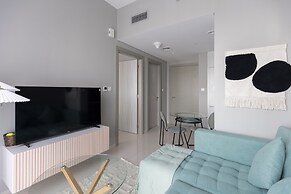 Quiet 1BR with river view