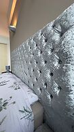 Modern Oasis / Central Location
