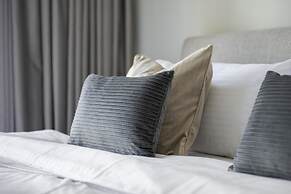Act One Tower 2BR Luxury Apartment