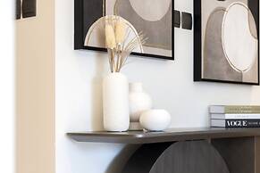 Act One Tower 2BR Luxury Apartment