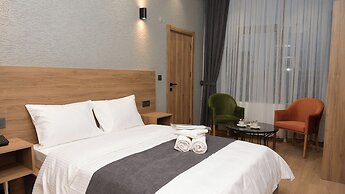 Daymonth Hotel