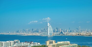 LUX  Iconic Views at Palm Tower Studio 2