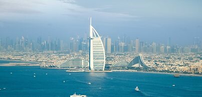 LUX  Iconic Views at Palm Tower Studio 2