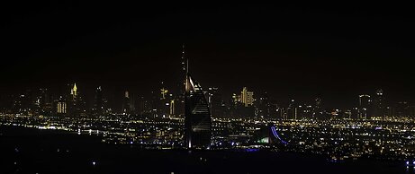 LUX  Iconic Views at Palm Tower Studio 2