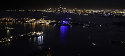 LUX  Iconic Views at Palm Tower Studio 2