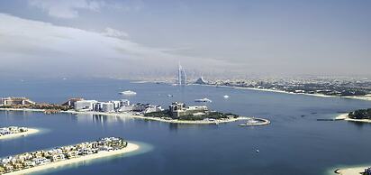 LUX  Iconic Views at Palm Tower Studio 2