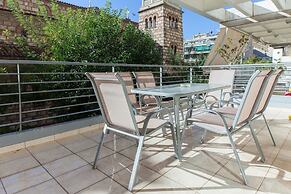 Scenic Balcony Apt in Vibrant Petralona