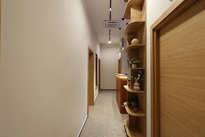 Hop Inn Rooms & Suites Belgrade