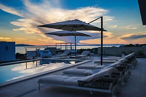 Luxury villa 360 - private heated pool