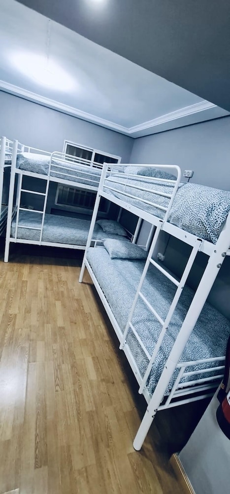 Hostel 165