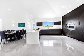 4-bed Villa, Pool, Parking