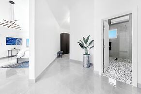 4-bed Villa, Pool, Parking