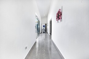 4-bed Villa, Pool, Parking