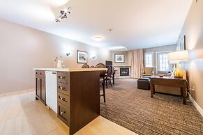 Horseshoe Valley Suites - The Azure