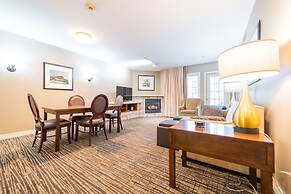 Horseshoe Valley Suites - The Azure