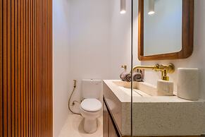Sore Suites at Pererenan by Betterplace
