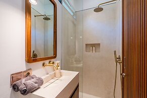 Sore Suites at Pererenan by Betterplace