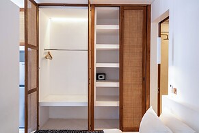 Sore Suites at Pererenan by Betterplace