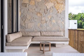Sore Suites at Pererenan by Betterplace