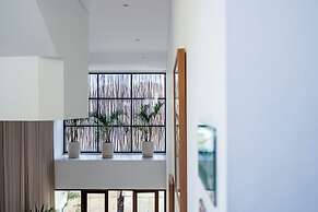 Sore Suites at Pererenan by Betterplace