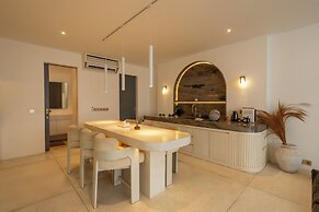 Sore Suites at Pererenan by Betterplace