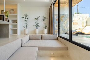 Sore Suites at Pererenan by Betterplace