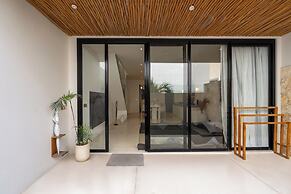 Sore Suites at Pererenan by Betterplace