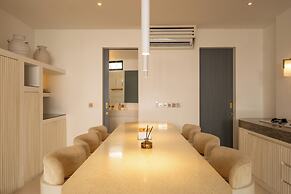 Sore Suites at Pererenan by Betterplace
