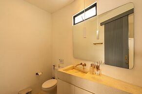 Sore Suites at Pererenan by Betterplace