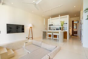 Sore Suites at Pererenan by Betterplace