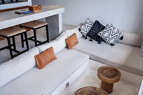 Sore Suites at Pererenan by Betterplace